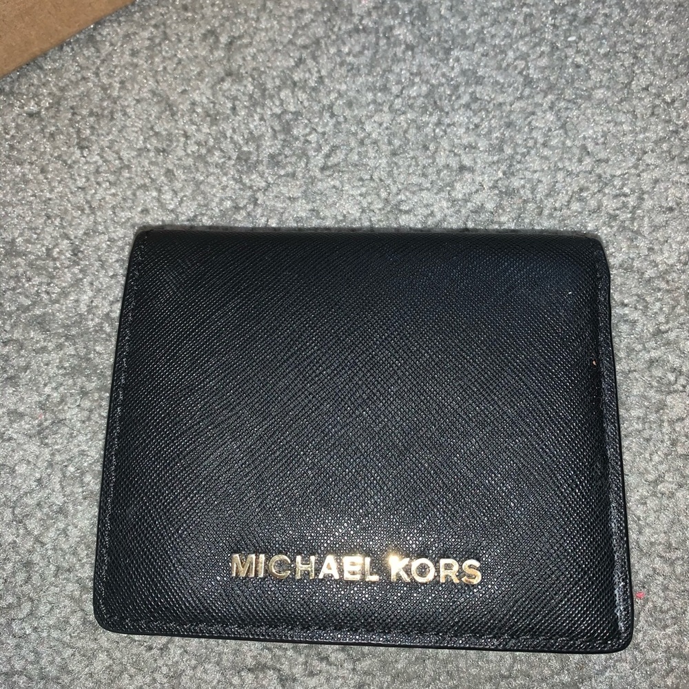 black and white michael kors wallet
